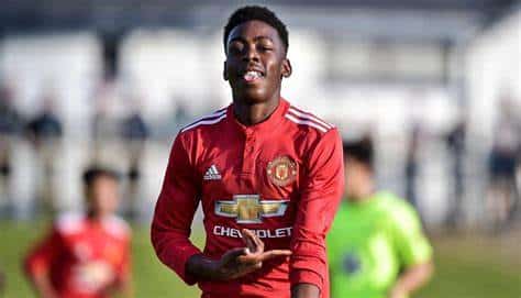 Anthony Elanga transfer has Manchester United fans split