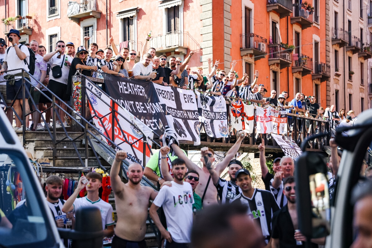 Newcastle fans make themselves known in Milan after 20-year Champions League absence
