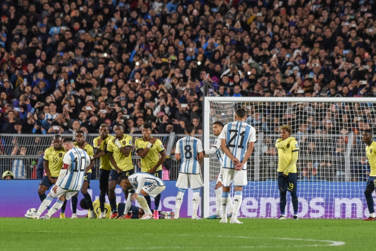 Where does the Argentina national team play?