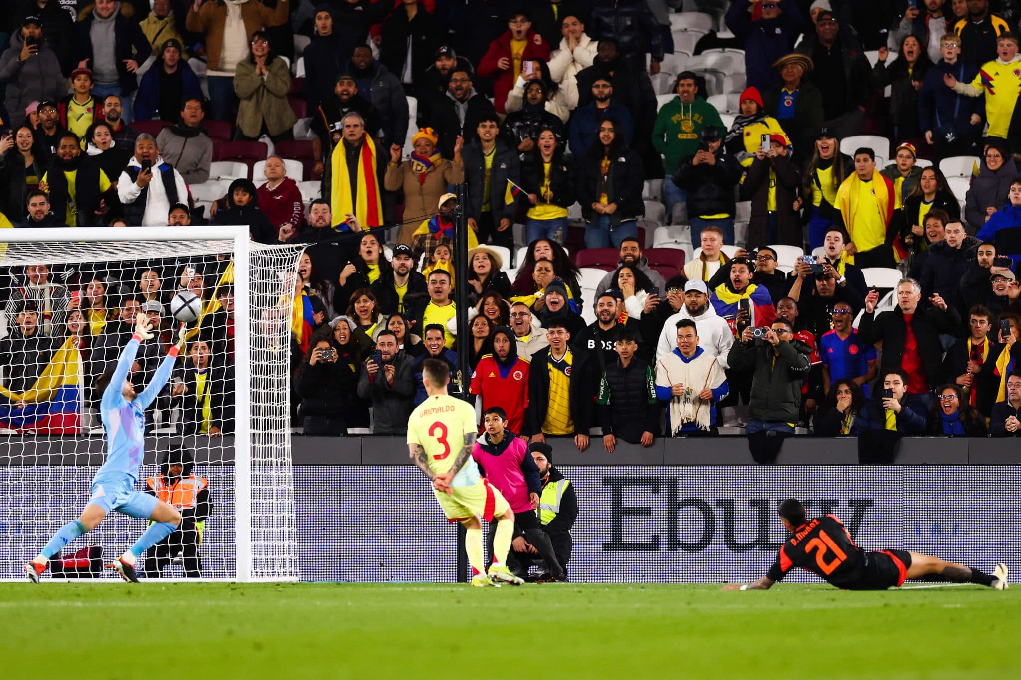 Watch 30,000 Colombia fans go wild at the London Stadium