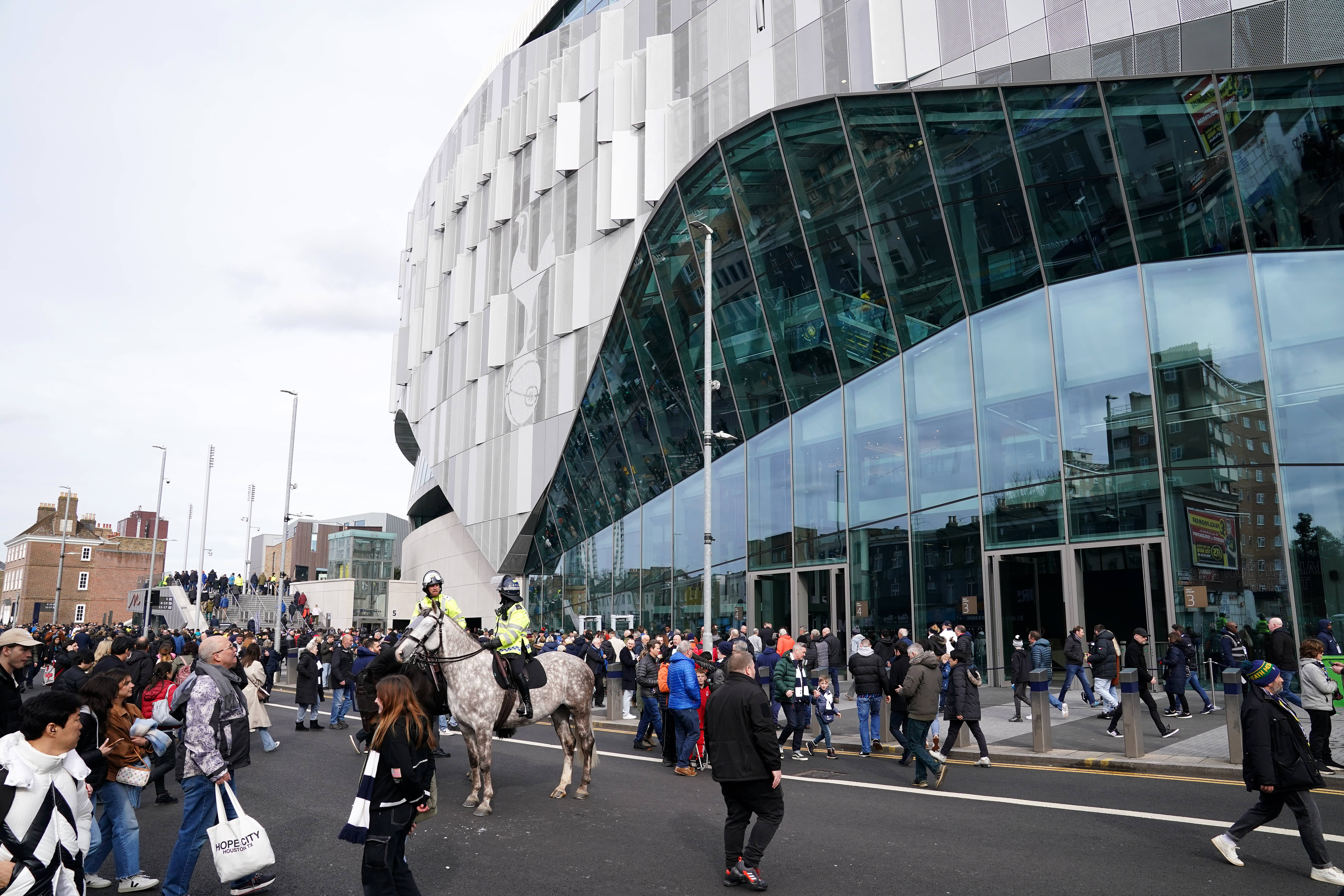 Tottenham to host live Europa League final screening