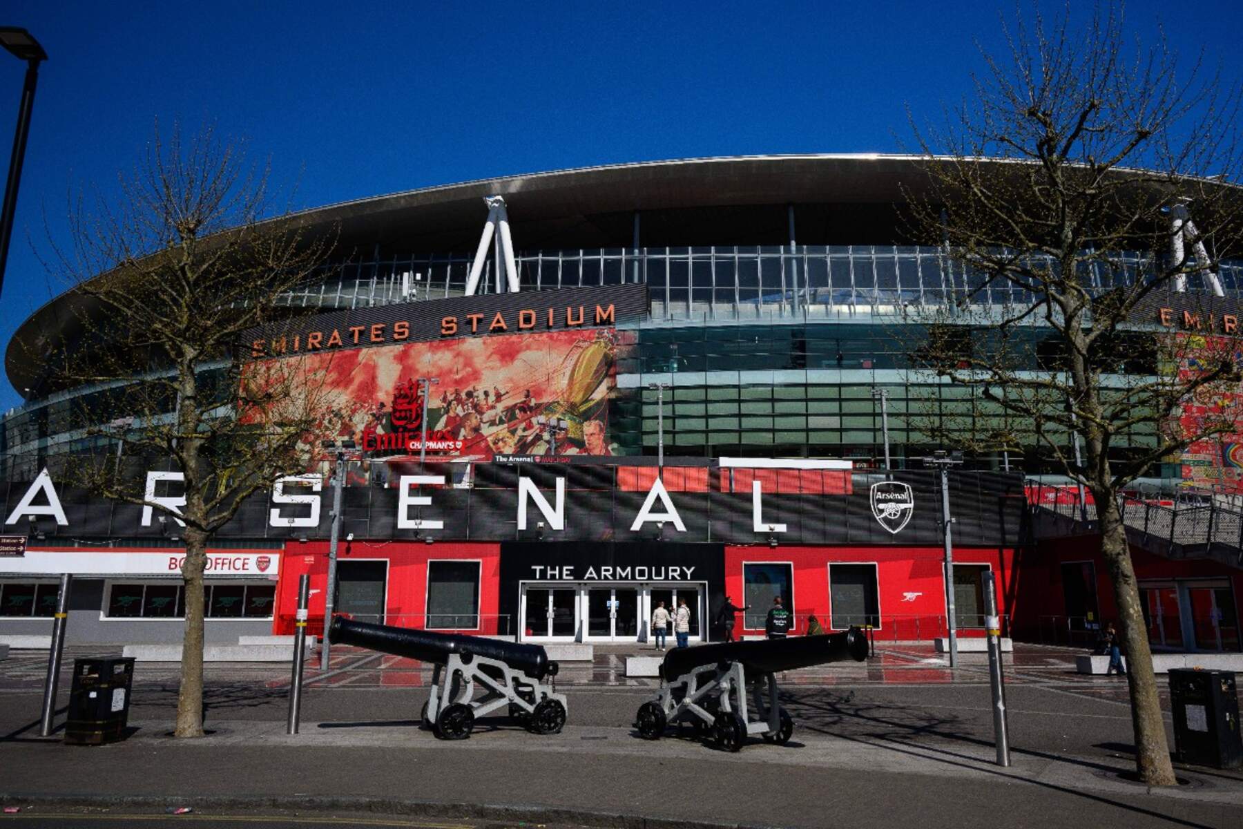 Where to Eat and Drink Near Emirates Stadium 2026: Best Pubs and Restaurants for Fans