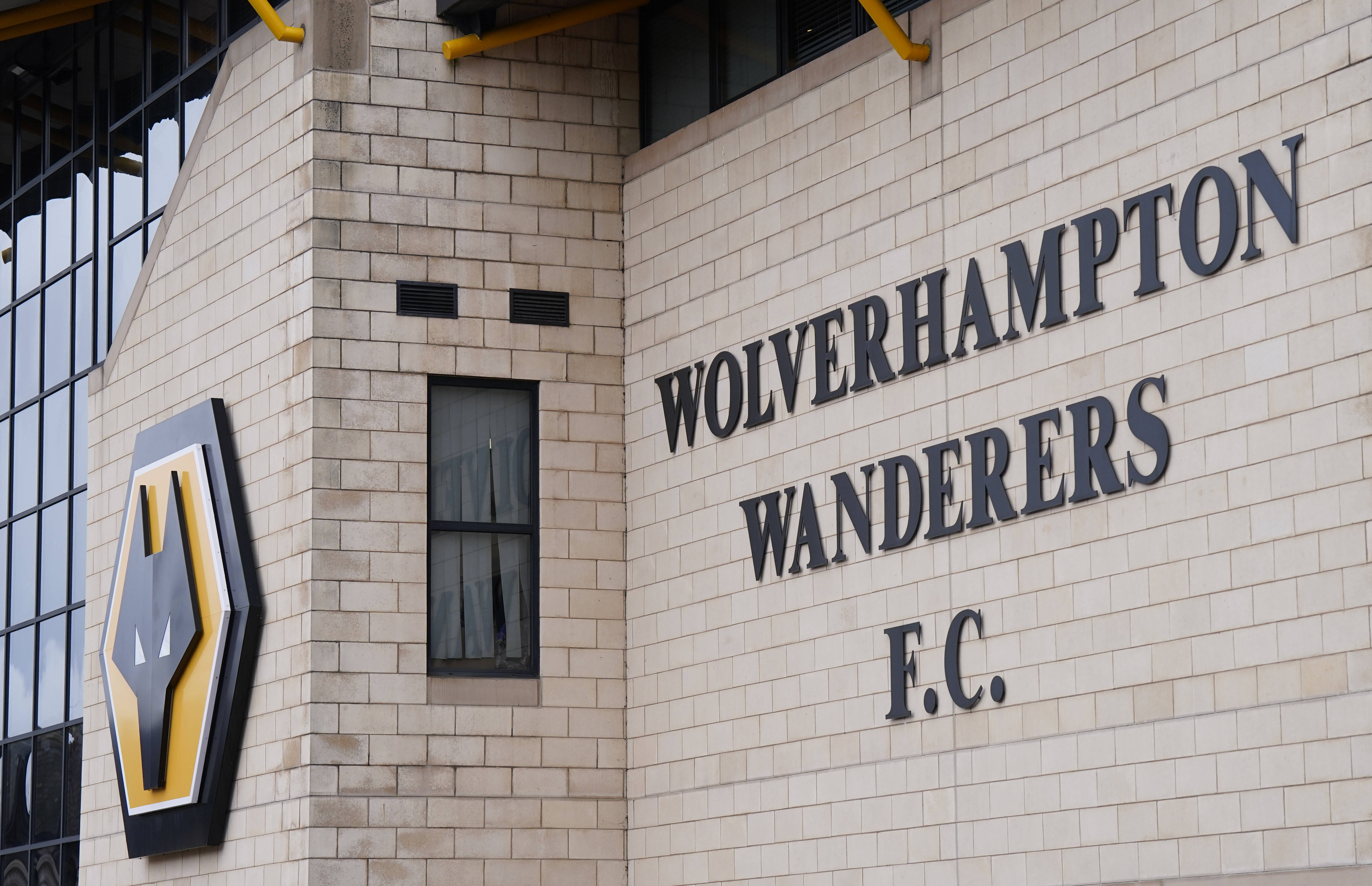 Where to Eat and Drink Near Molineux 2026: Best Pubs and Restaurants for Fans