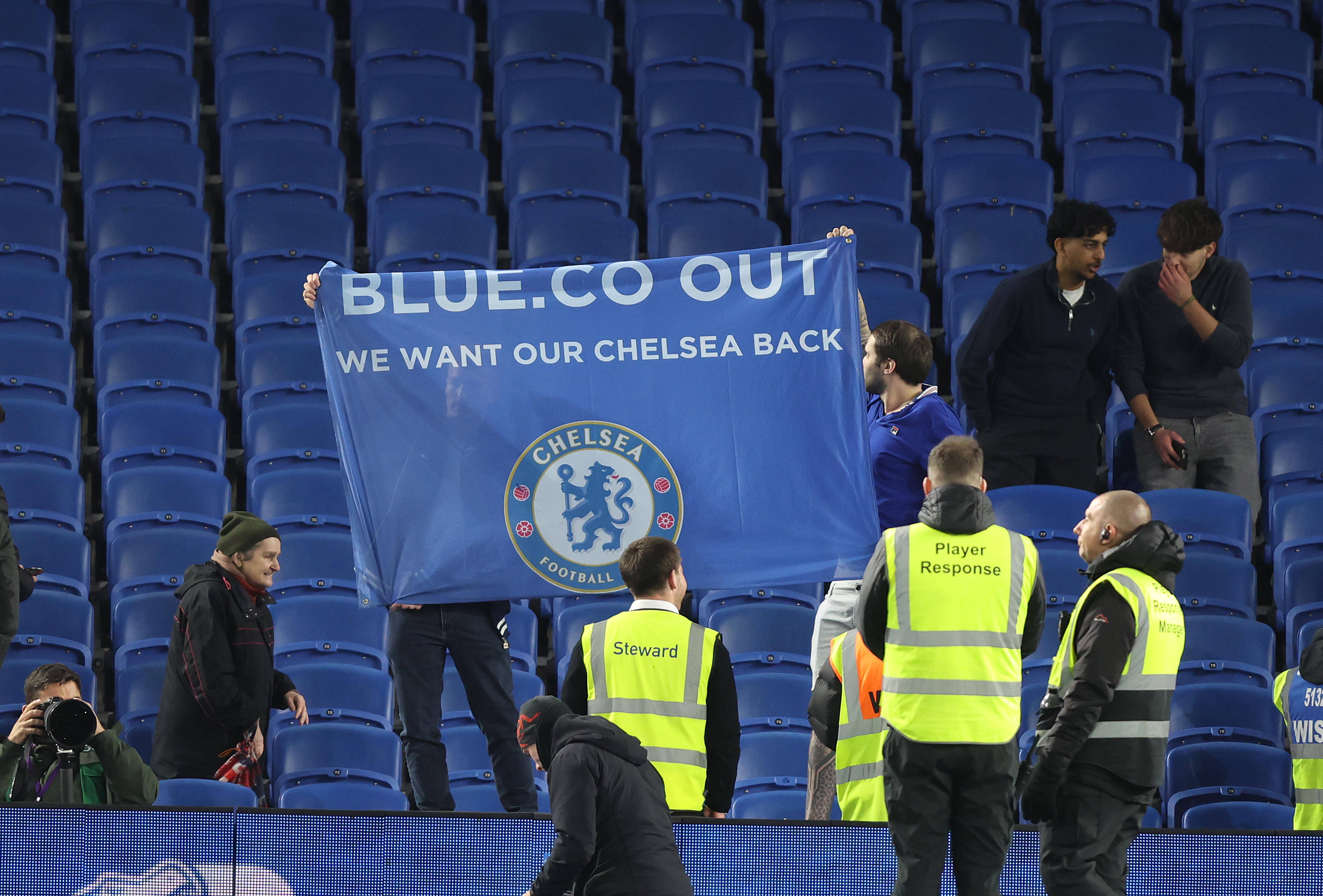 What Chelsea fans brutally chanted at Liam Rosenior as Brighton defeat sets unwanted 32-year record