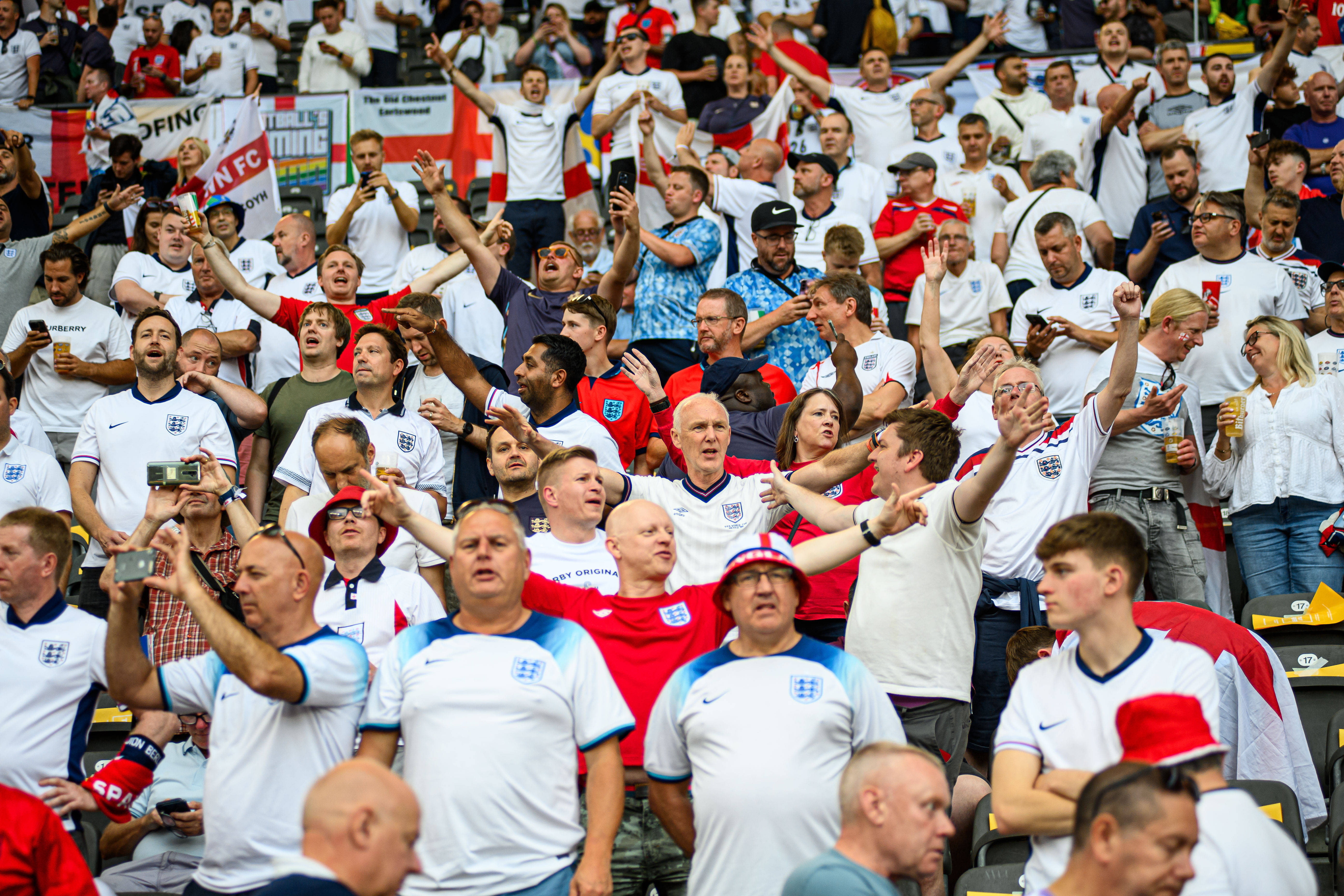 England fan round trip total price for 2026 World Cup, including flights, hotels and travel costs
