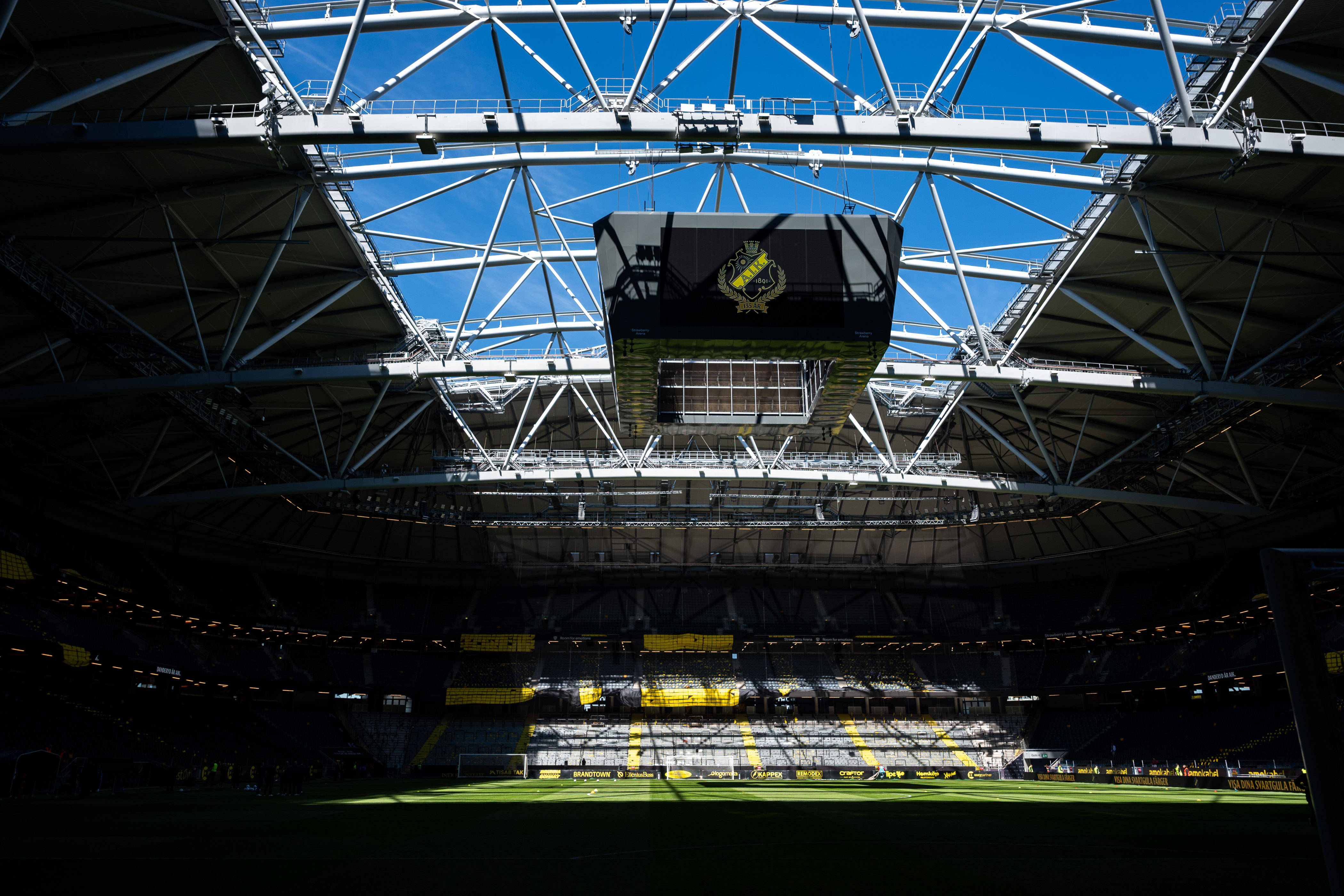 Fire erupts at £260m stadium home to 2026 World Cup-bound nation as fans evacuated mid-game