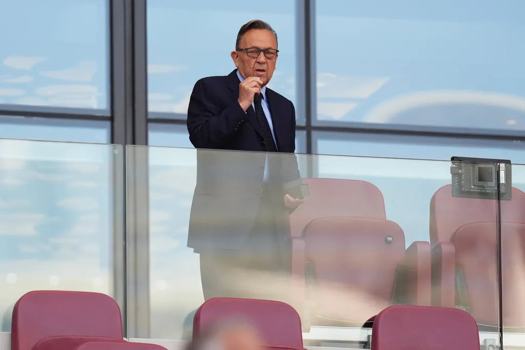 West Ham fans plan protest against majority shareholder David Sullivan