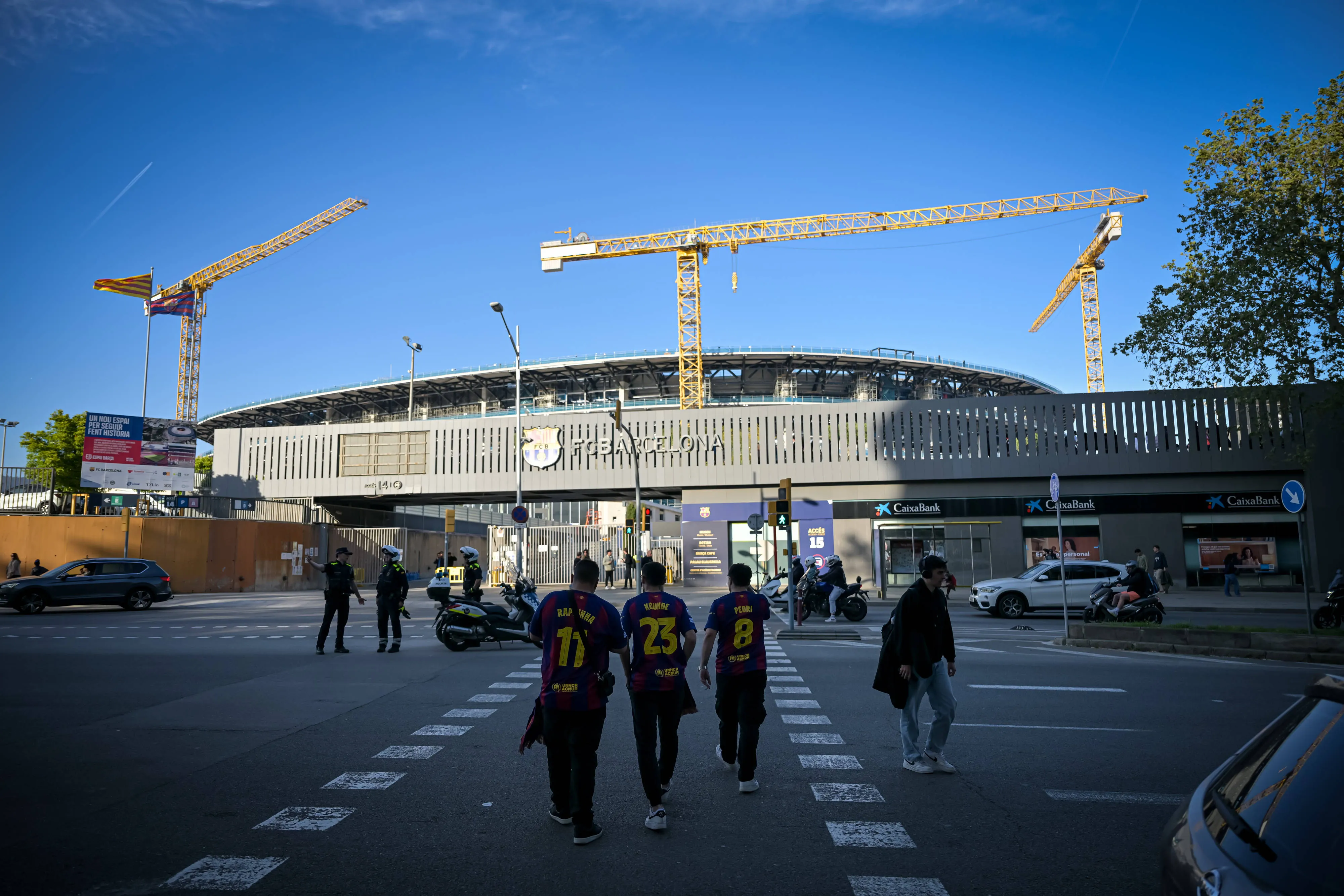 Atletico Madrid bus windows smashed by fans outside Camp Nou before Barcelona Champions League clash