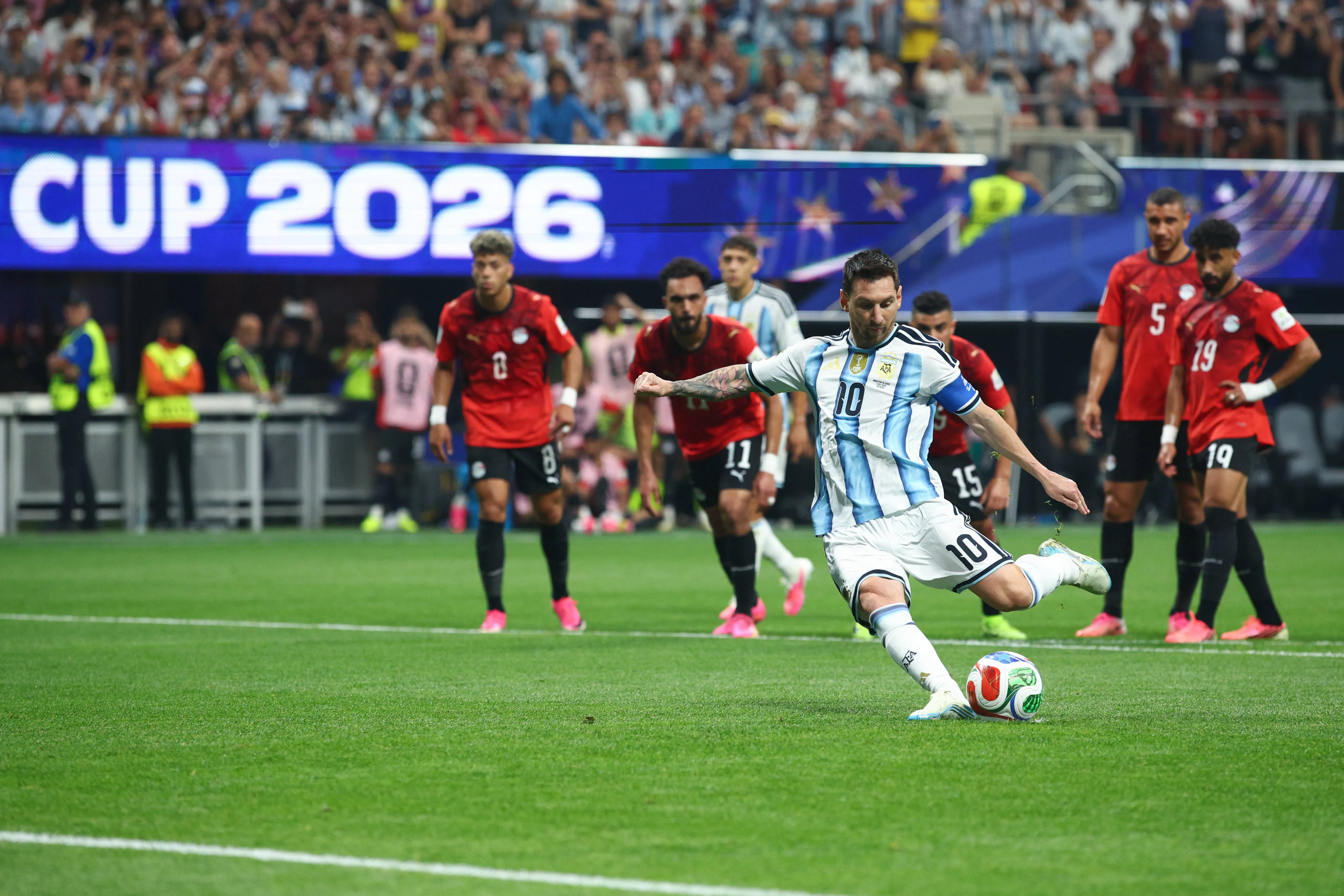 Lionel Messi of Argentina misses his penalty kick vs Egypt at Mercedes-Benz Stadium