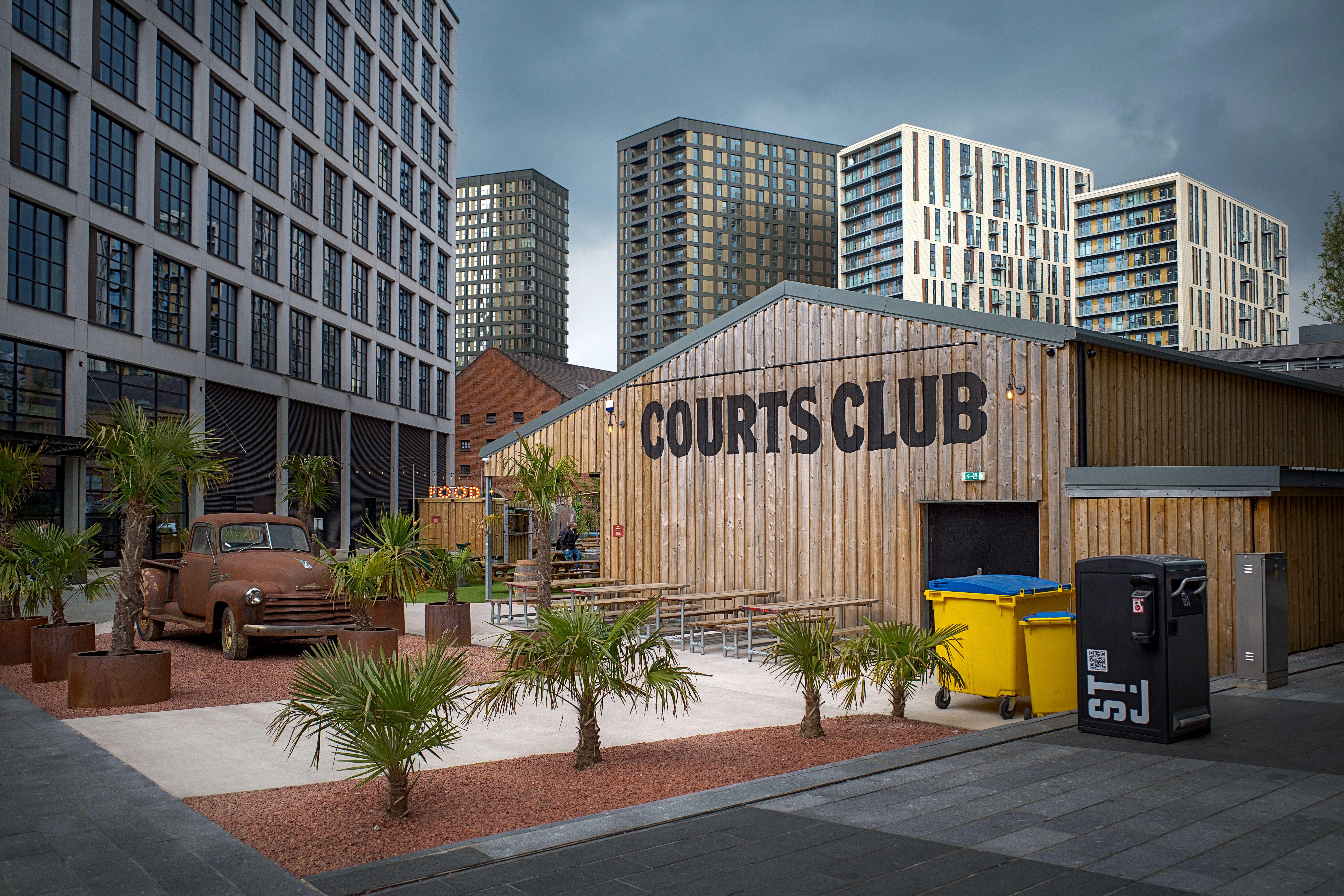 Courts Club