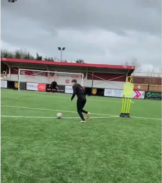 Mykhailo Mudryk going through a shooting drill 