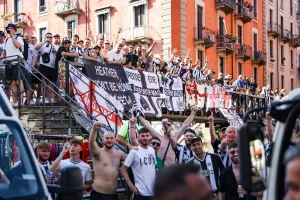 Newcastle fans make themselves known in Milan after 20-year Champions League absence