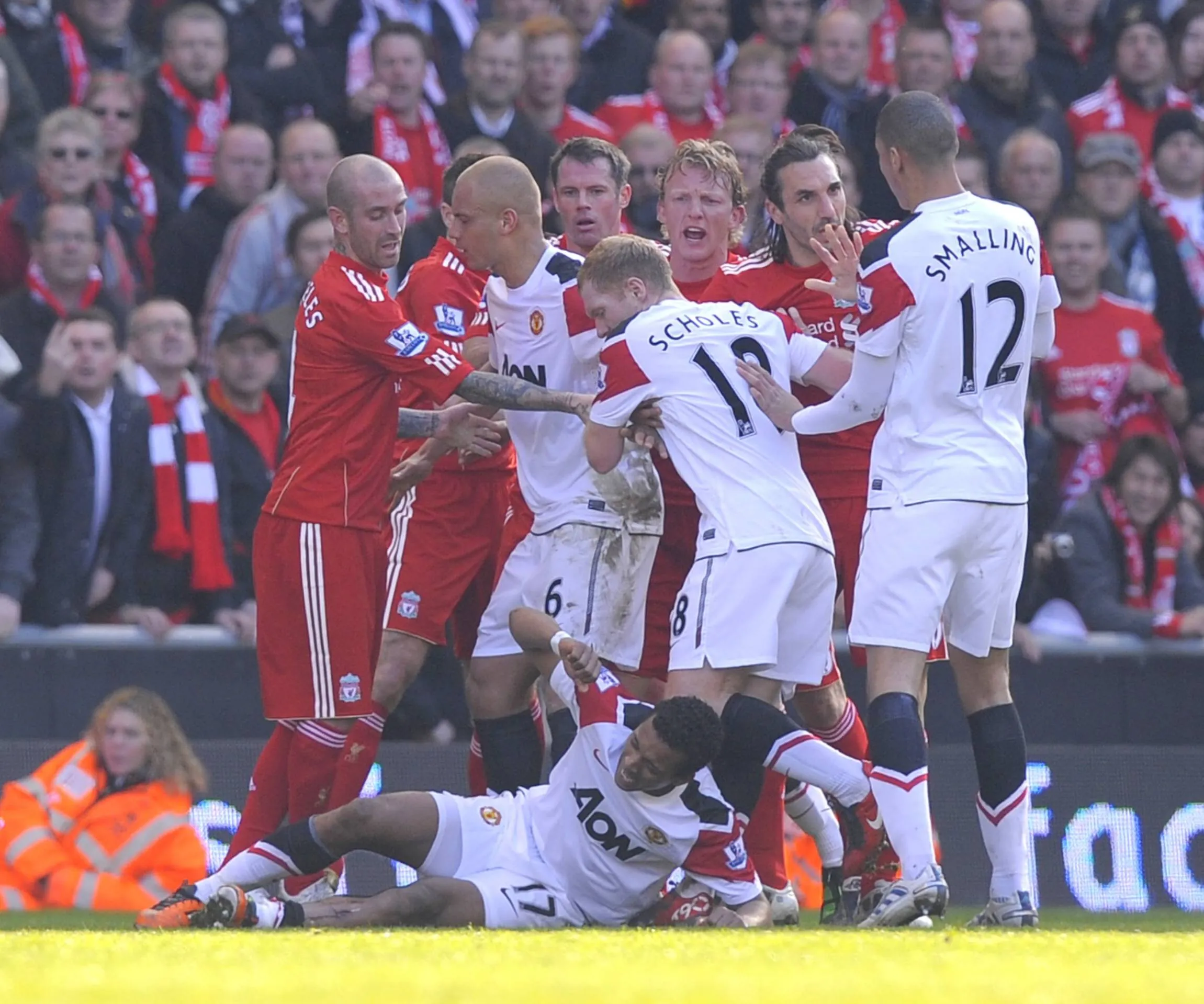 Man Utd and Liverpool players clash 