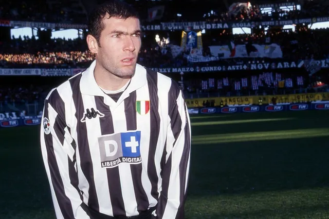 Juventus 1998 kit - one of the great football kits that you could buy when looking for retro football shirts in London