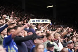 Watch: ‘Spine tingling’ moment as Elland Road pays tribute to ‘Chris and Kev’