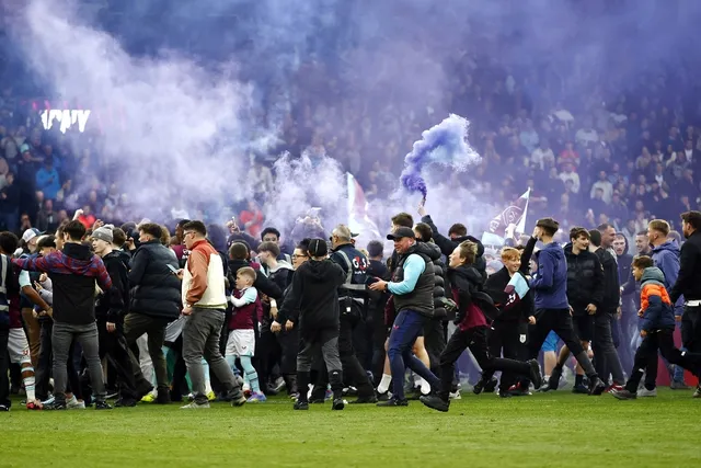 burnley pitch invasion