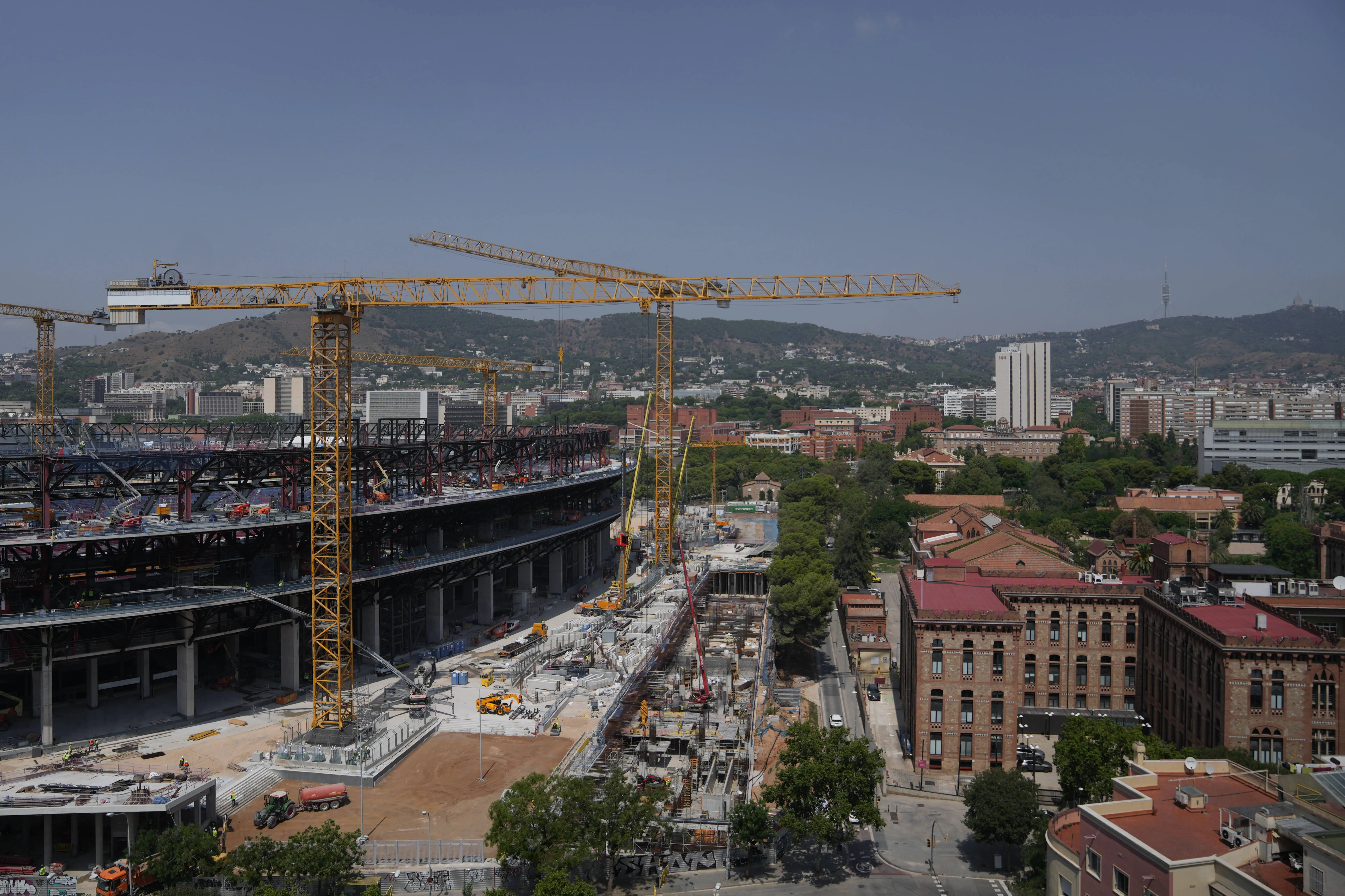 Barcelona reach significant new Camp Nou milestone as major roof structure update now emerges