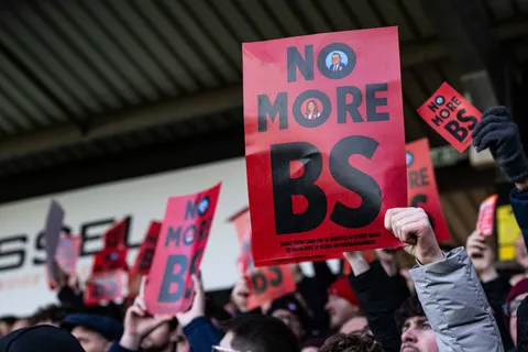 West Ham fan group drops &ldquo;deeply damaging&rdquo; verdict after Karen Brady confirmed London Stadium exit