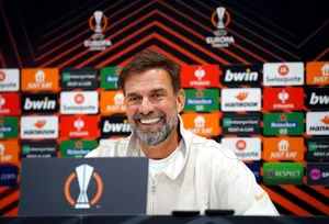 Liverpool fans bump into Jurgen Klopp on training ground tour