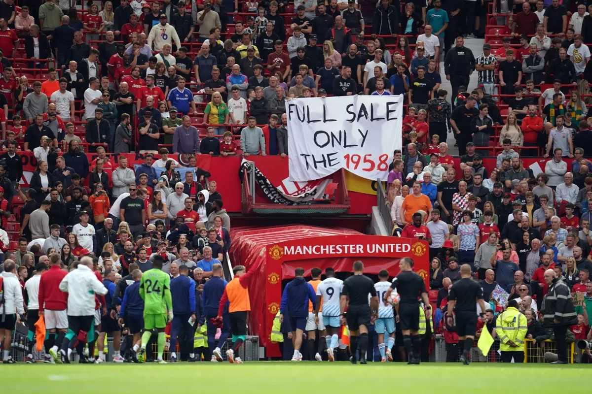 Man Utd protestors