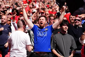 Man United fan ‘Angry Ginge’ clashes with supporter at FA Cup Final