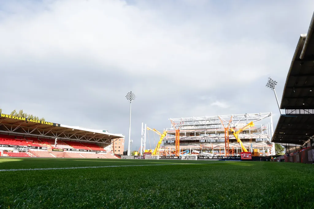 Kop Stand update: Racecourse Ground footage shows roof progress as temporary supports come down
