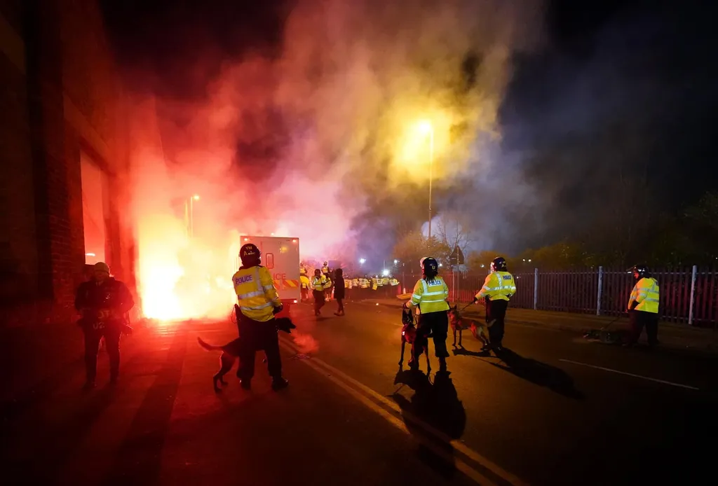 Legia Warsaw fans banned 4
