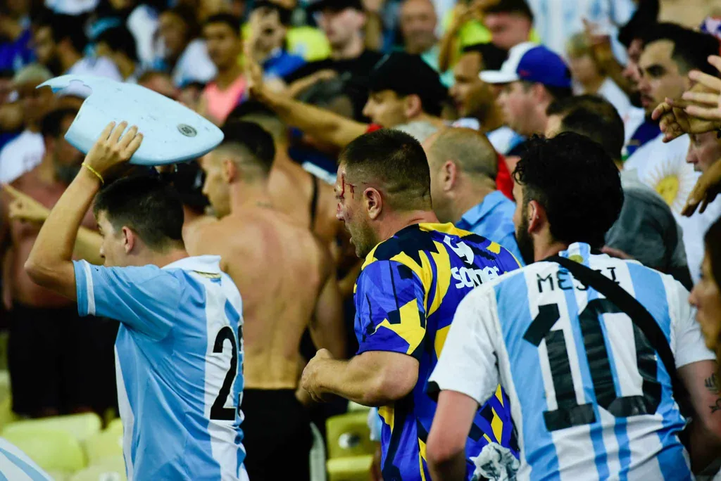 Brazil vs Argentina fan violence - Maracana 7