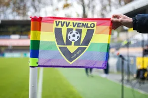 Dutch fans mock rival supporter’s hand injury