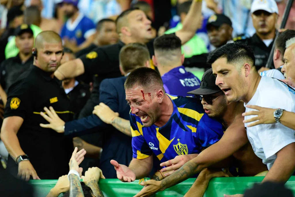 Brazil vs Argentina fan violence - Maracana 6