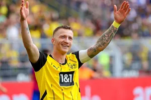 Borussia Dortmund fans unveil touching Marco Reus tifo