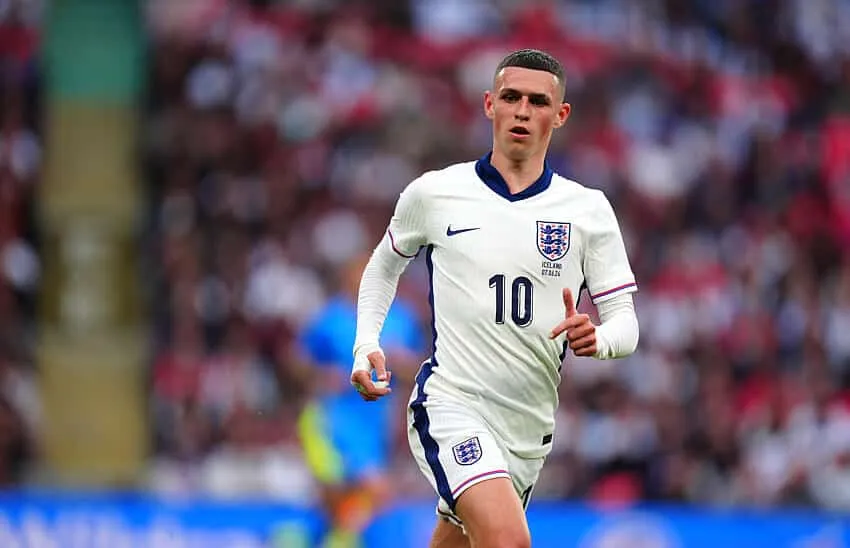 England fans sing new Phil Foden chant