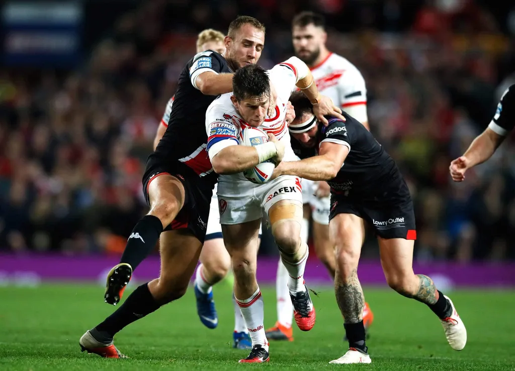 One of the great Old Trafford atmospheres for a Super League Grand Final was between St Helens and local lads Salford Red Devils