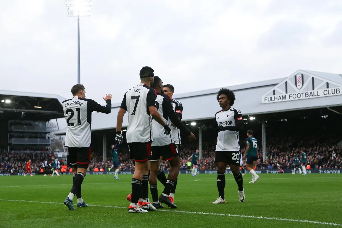 Arsenal fans in disbelief at Fulham