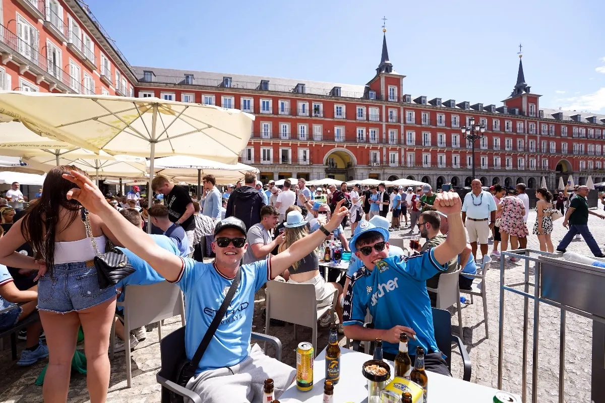 manchester city fans in madrid