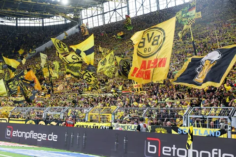 Biggest football attendances in Europe yesterday: 81,000 watch narrow Borussia Dortmund win at Signal Iduna Park