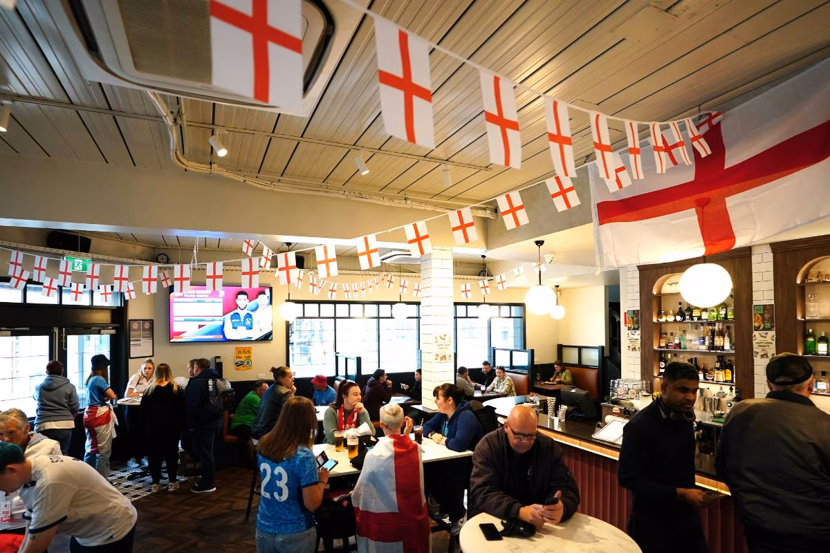 What World Cup 2026 matches will be shown in pubs in the UK?