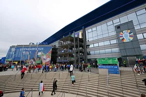 Supporter squeezes in some father-child bonding time at Euro 2024