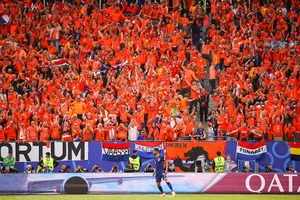 Incredible scenes as Dutch fans arrive in Leipzig ahead of France clash
