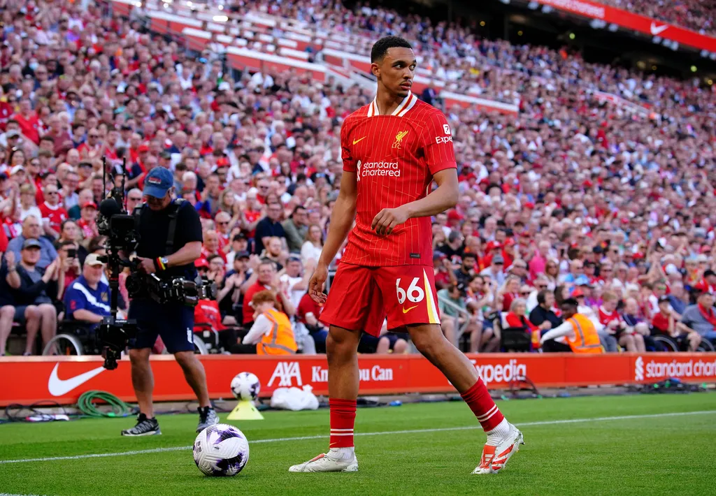 Top 10 right backs in the history of world football