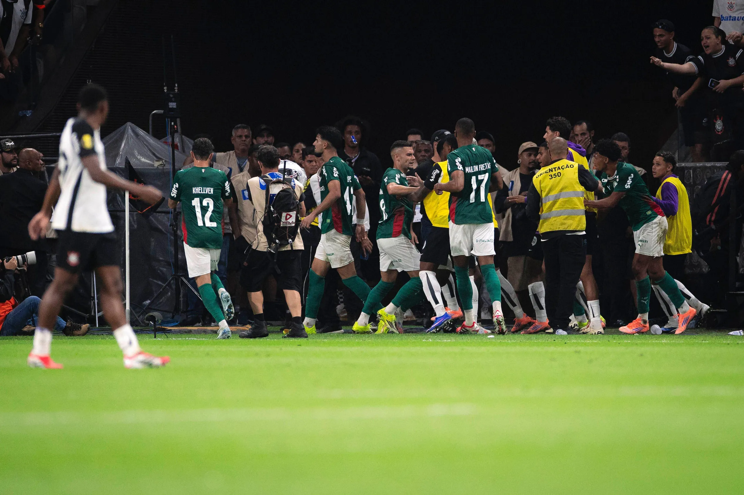  A fight between players from both teams during the Corinthians vs. Palmeiras