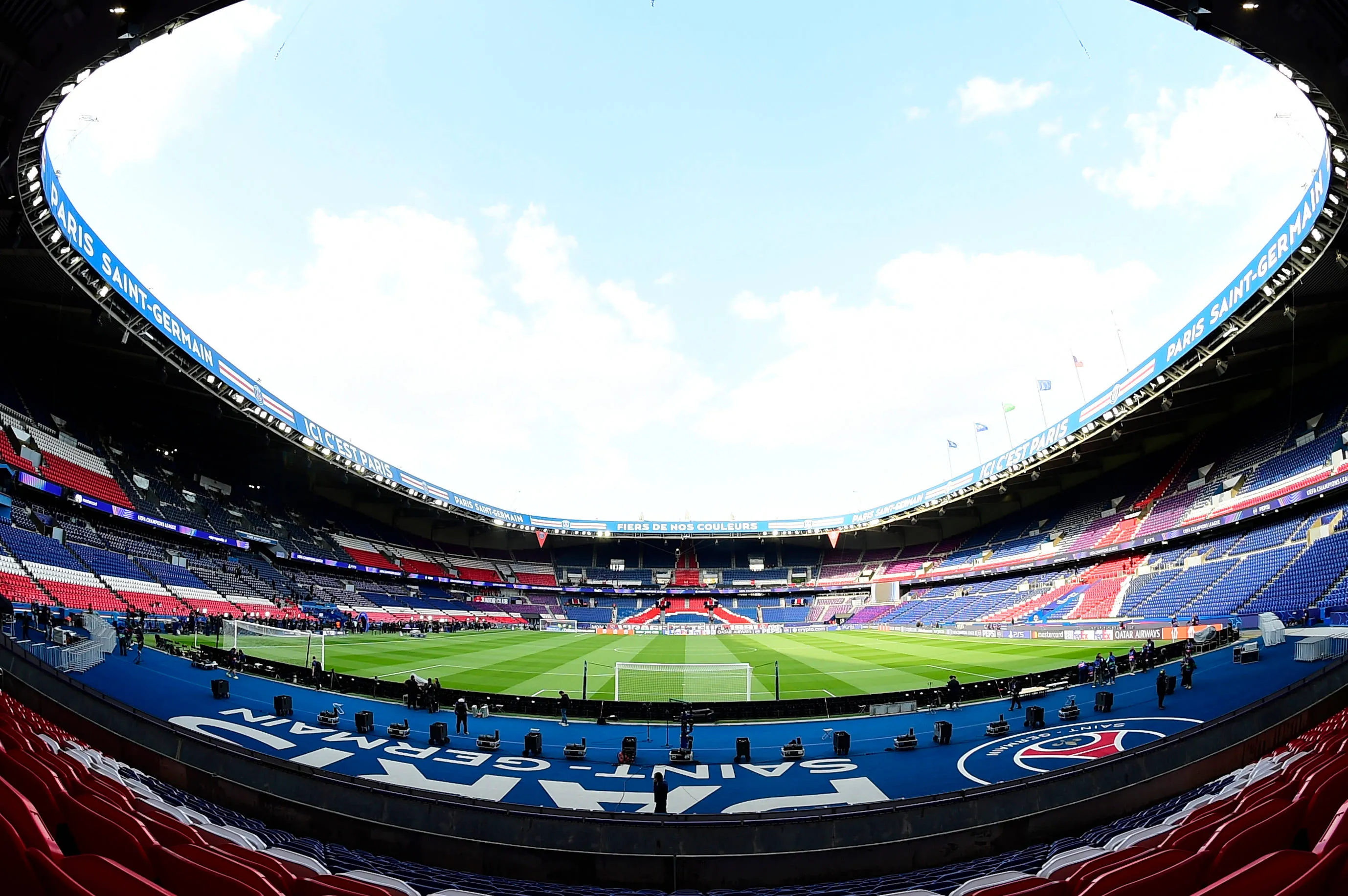 A general view inside Parc Des Princes