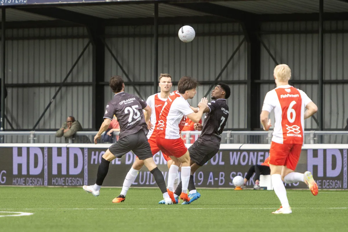 Tweede Divisie player &lsquo;loses three teeth&rsquo; in tunnel attack as match abandoned in chaos