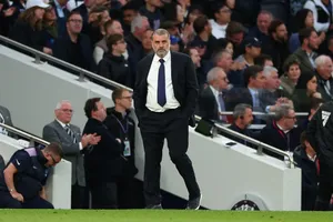Ange Postecoglou loses it with Tottenham fans during and after match against Man City