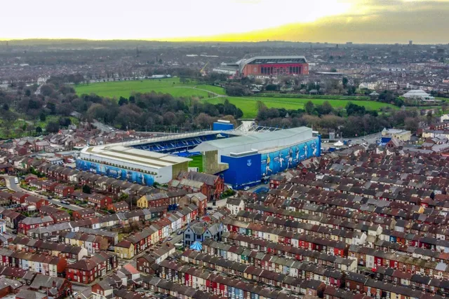 Closest football stadiums to each other