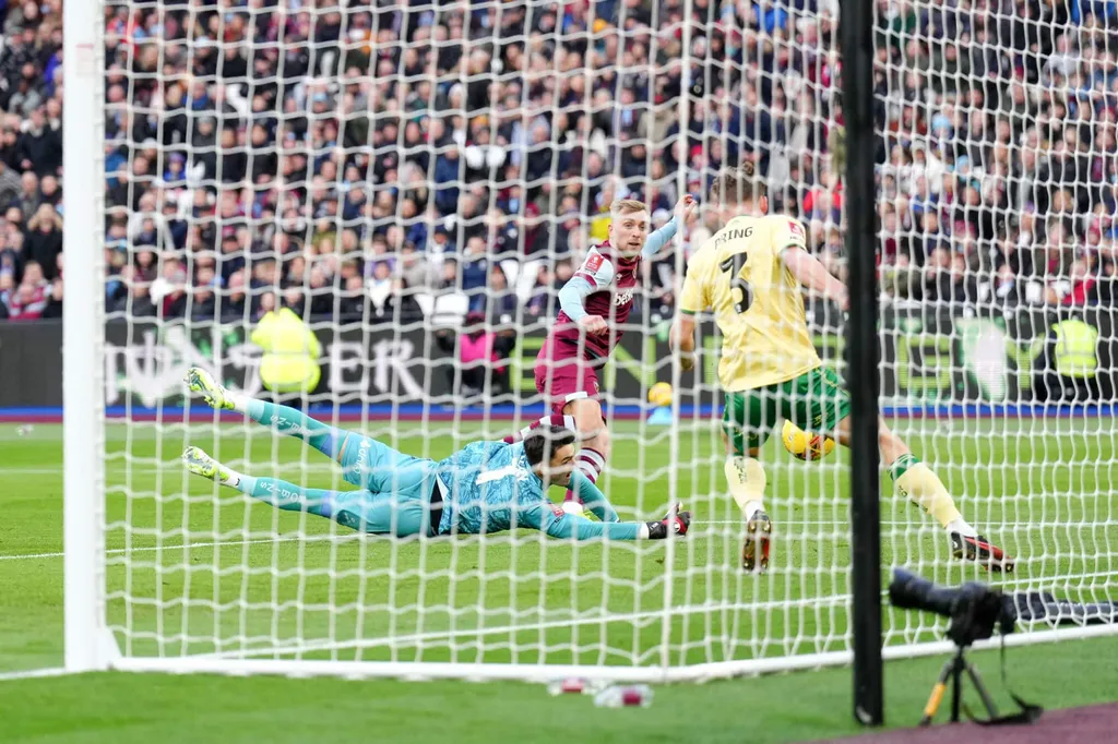 Jarrod Bowen's early goal wasn't enough to earn West Ham a place in the FA Cup Third Round.