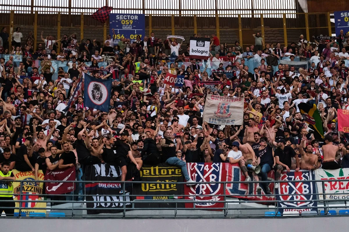 bologna fans in naples