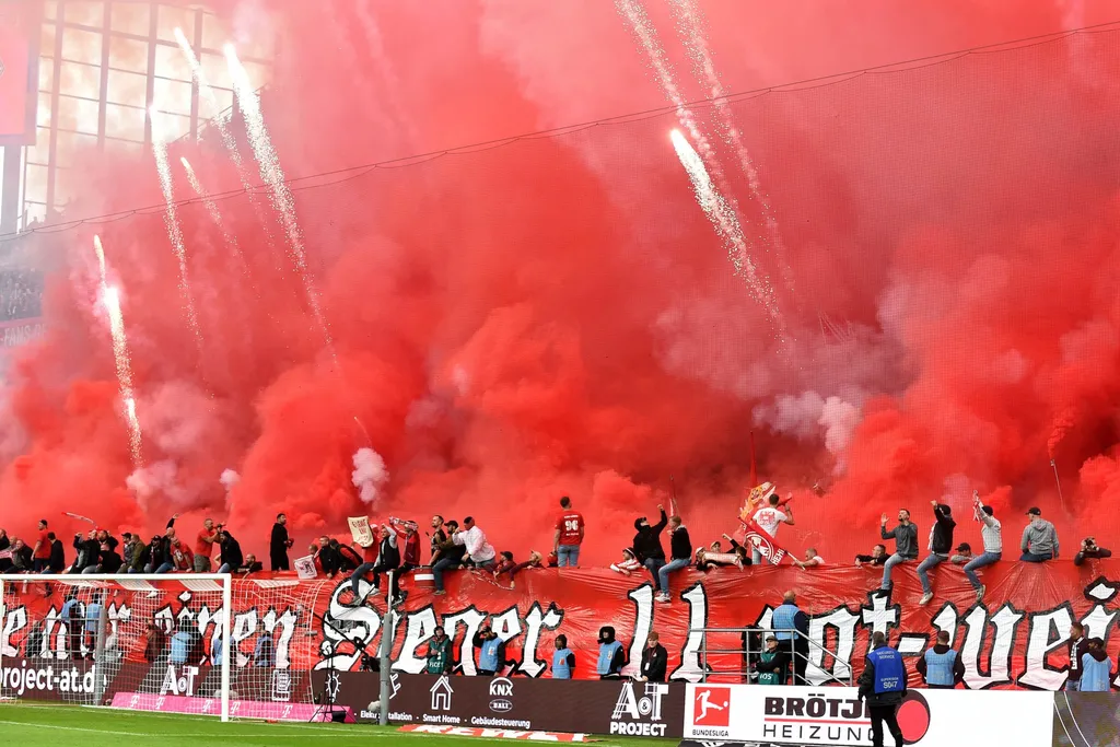 1 FC Koln pyro display - German football pyro display - Bundesliga pyro - vs Borussia Monchengladbach 1