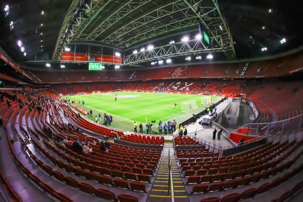 Retractable roofs
