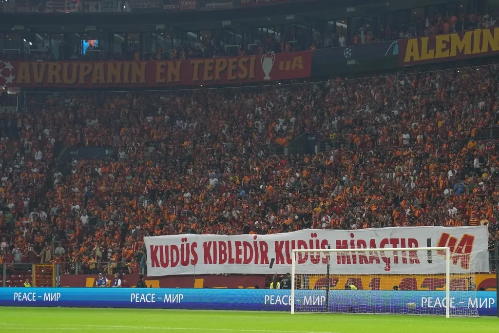 Manchester United fans in Istanbul
